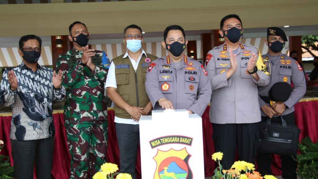 Kapolri Jenderal Listyo Sigit Prabowo saat meresmikan salah satu fasilitas gedung Mapolda NTB