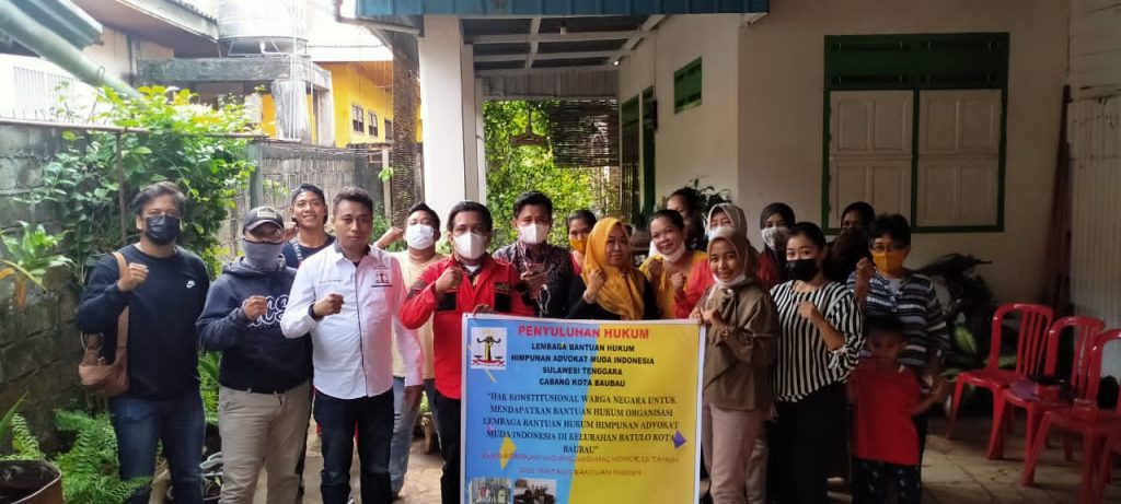Foto bersama usai penyuluhan hukum di kelurahan Batulo