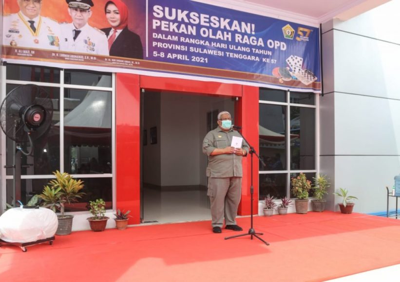Gubernur Sulawesi Tenggara, H. Ali Mazi, SH saat menyampaikan pidato