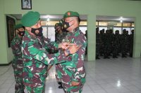 Dandim Jepara Sematkan tanda pangkat baru