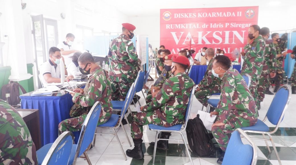 Komandan Puskopa Pimpin Prajuritnya Lakukan Vaksin Covid-19