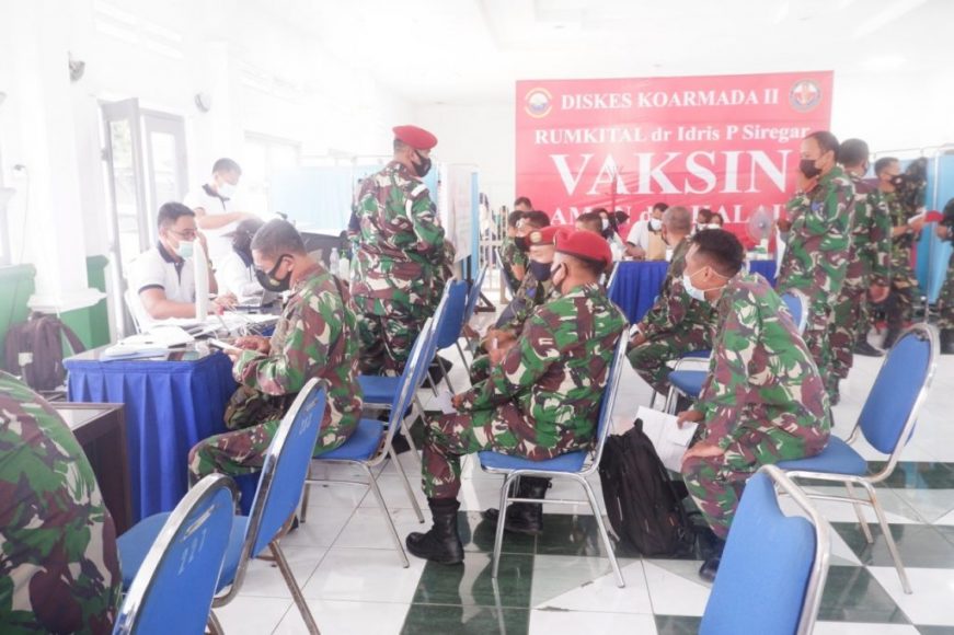 Prajurit puskopaska saat vaksin