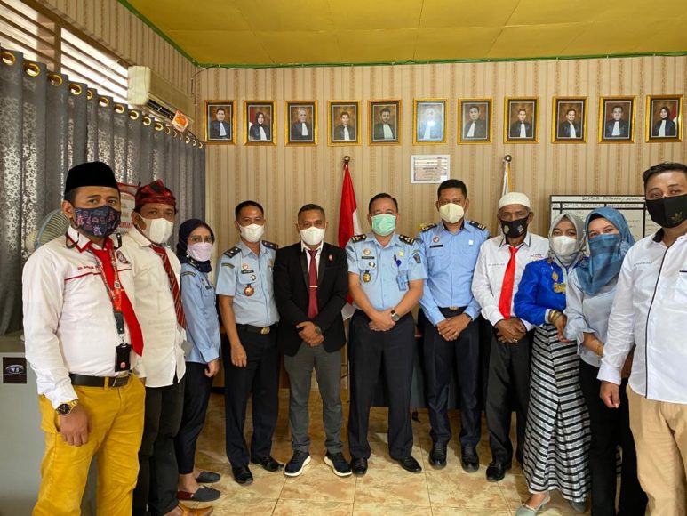 Foto bersama Kemenkum HAM Kanwil Sultra bersama LBH HAMI Baubau