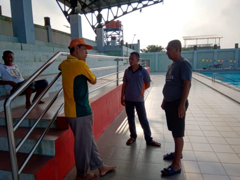 Ketua POSSI Jepara Himawan Bayu Aji ( kaos kuning) bersama koordinator humas POSSI Jepara Imanuel Sinaga ( paling kanan)