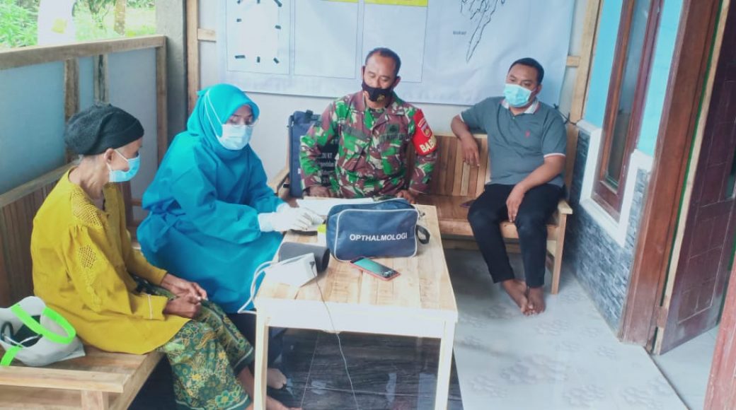 Wujudkan Wilayah Binaan yang Sehat, Babinsa Bandung Dampingi Kegiatan Posbindu