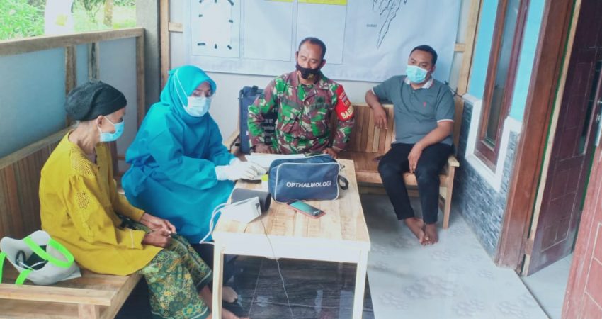 Wujudkan Wilayah Binaan yang Sehat, Babinsa Bandung Dampingi Kegiatan Posbindu