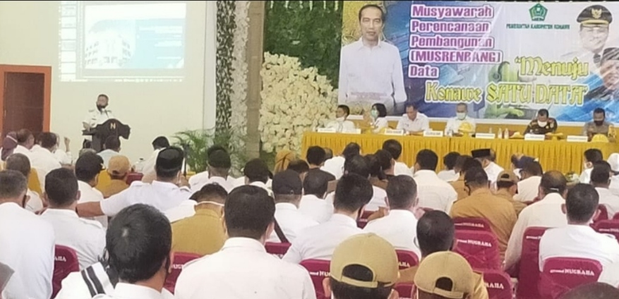 Wakil Bupati Konawe saat membacakan sambutan