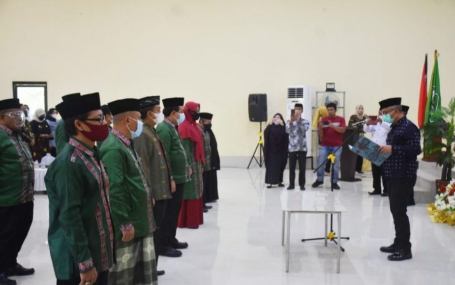Wakil Bupati Konawe saat melantik dewan hakim yang menjadi juri STQH