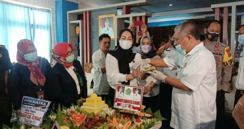 Bupati Konawe, Kery Saiful Konggoasa saat merayakan Hut Konawe ke-61.