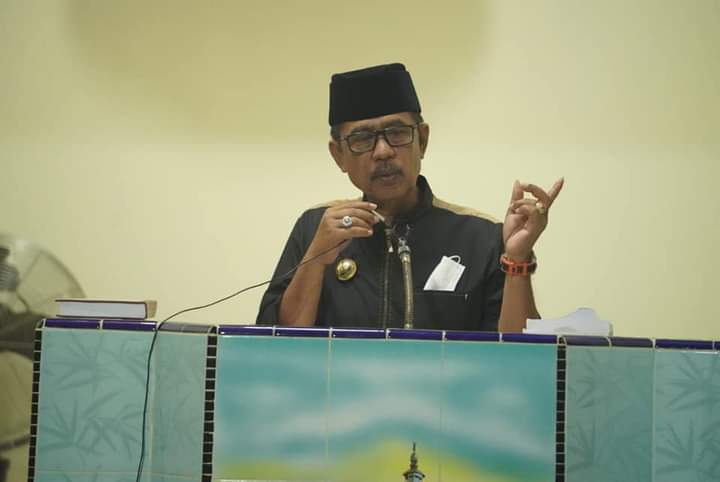 Bupati Kolut, Drs. H. Nur Rahman Umar. M. H saat memberi sambutan di depan masyarakat Desa Bangsala