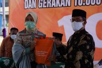 Direktur PT pos Indonesia bersama Mundir Ponpes Muhammadiyah Asy Syifa