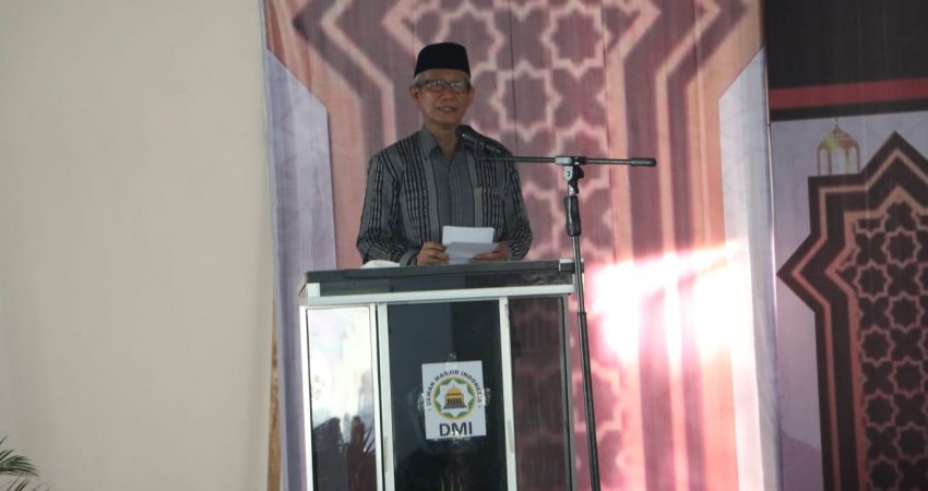 Safari Ramadhan, Wagub Sultra Lantik Pengurus Dewan Masjid Kolaka Utara