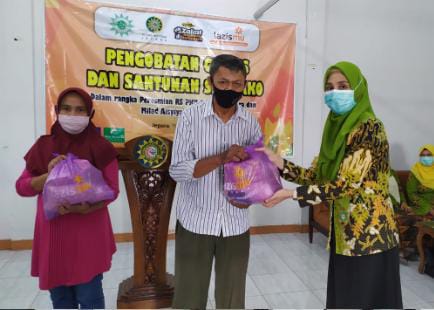 Bantuan sembako dari RS PKU Aisyiyah Jepara untuk warga sekitar