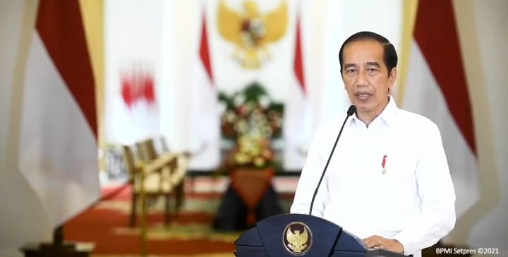 Presiden Jokowi saat menyampaikan pernyataan resmi di Istana Negara, Bogor (25/4)