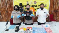 Sat Tes Narkoba Polres Baubau berhasil mengungkap peredaran Narkoba jenis Sabu jaringan Lapas Kendari, Senin (26/4). Foto : JSR