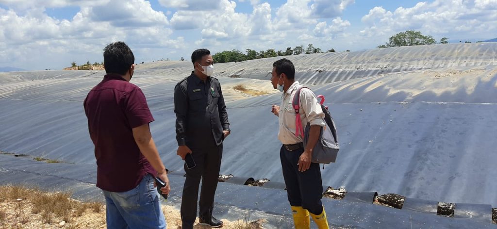Anggota DPRD Konsel, Budi Sumantri saat melakukan peninjauan di Lokasi Pabrik PT CAM