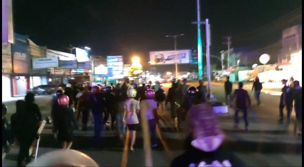 Diduga sekelompok massa pelaku kericuhan