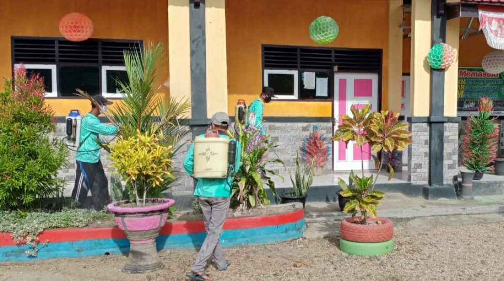 Putus Mata Rantai Covid 19, Pemdes Puday Semprot Disinfektan
