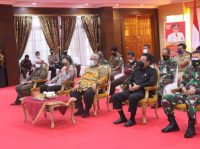 Gubernur Sultra didampingi ketua DPRD Sultra dan Forkopimda mengikuti acara secara virtual