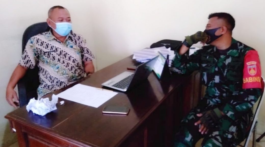 Babinsa Watuaji Bersama Perangkat Desa Mendata Pemudik