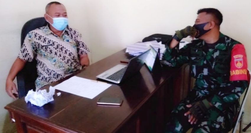Babinsa Watuaji Bersama Perangkat Desa Mendata Pemudik
