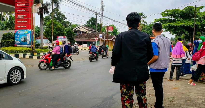 SD Muhammadiyah Bangsri Bagi Takjil, Kokam dan PCPM Bangsri Bantu dan Kawal