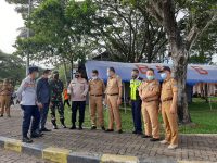Foto Bupati Kolaka, Kapolres serta Ketua DPRD dan ketua BPBD saat memantau arus balik di Pelabuhan Ferry Kolaka