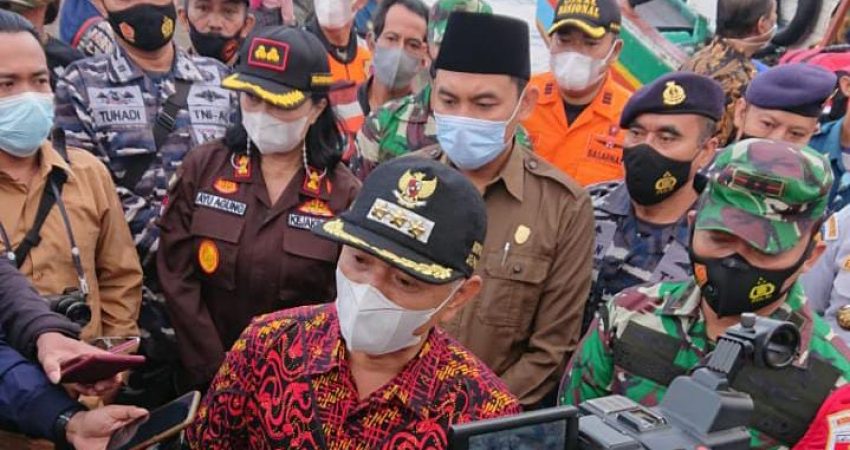 Bupati Jepara bersama Forkompinda seusai larungan