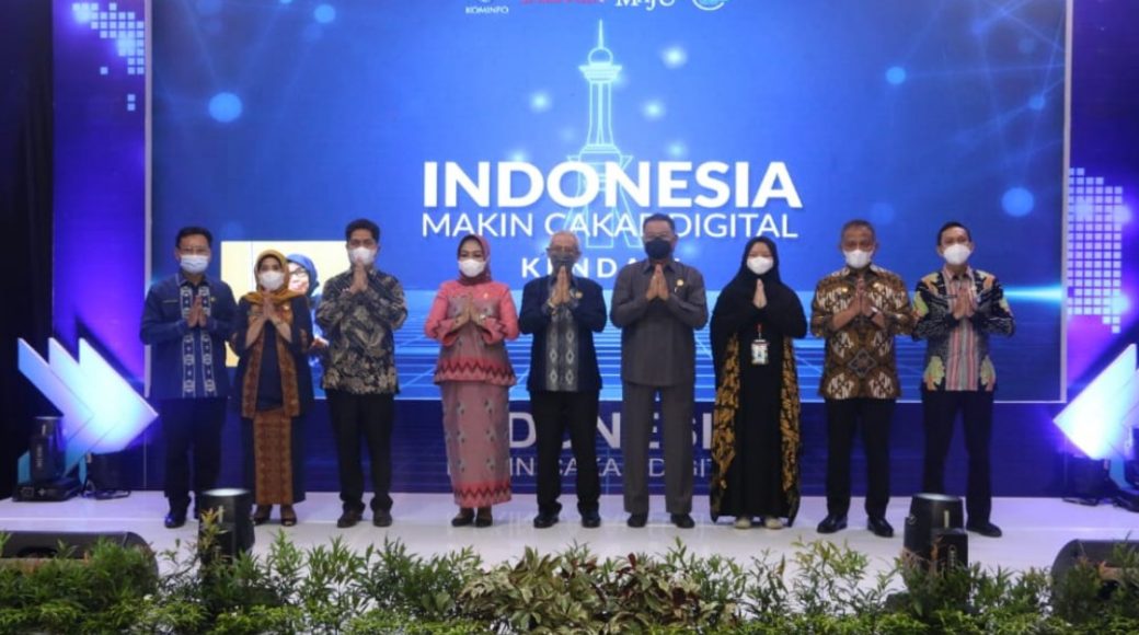 Wagub Sultra saat foto bersama