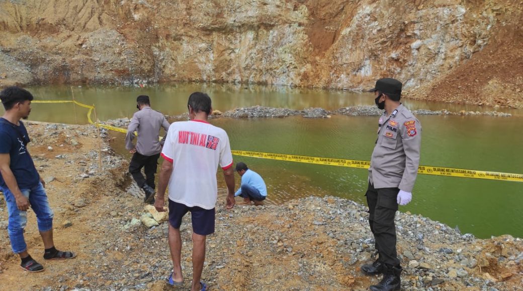 Foto Saat polisi sedang melakukan Olah Tempat Kejadian Perkarah
