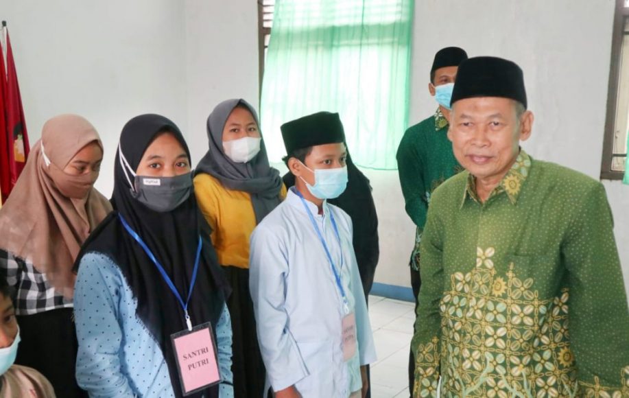 Ketua PDM Jepara KH Fachrurrozi ( kanan)