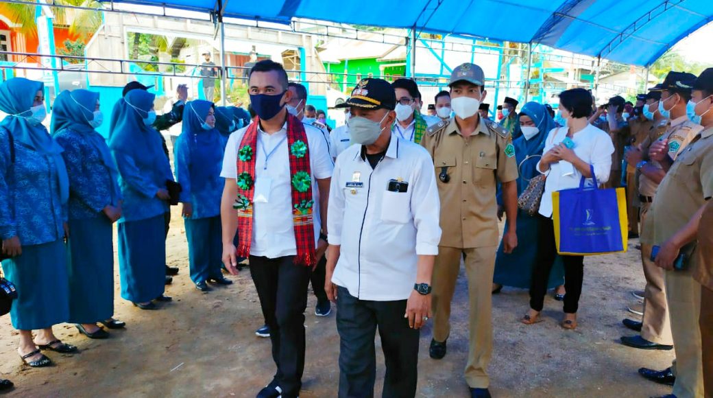 Tim Evaluasi di dampingi langsung Oleh Camat Besulutu, Arlin L.