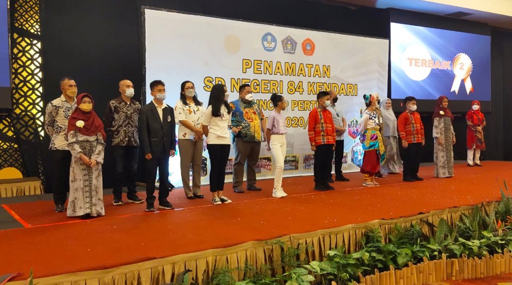 Acara pelulusan siswa siswi kelas VI SDN 84 Kendari di salah satu hotel di Kendari