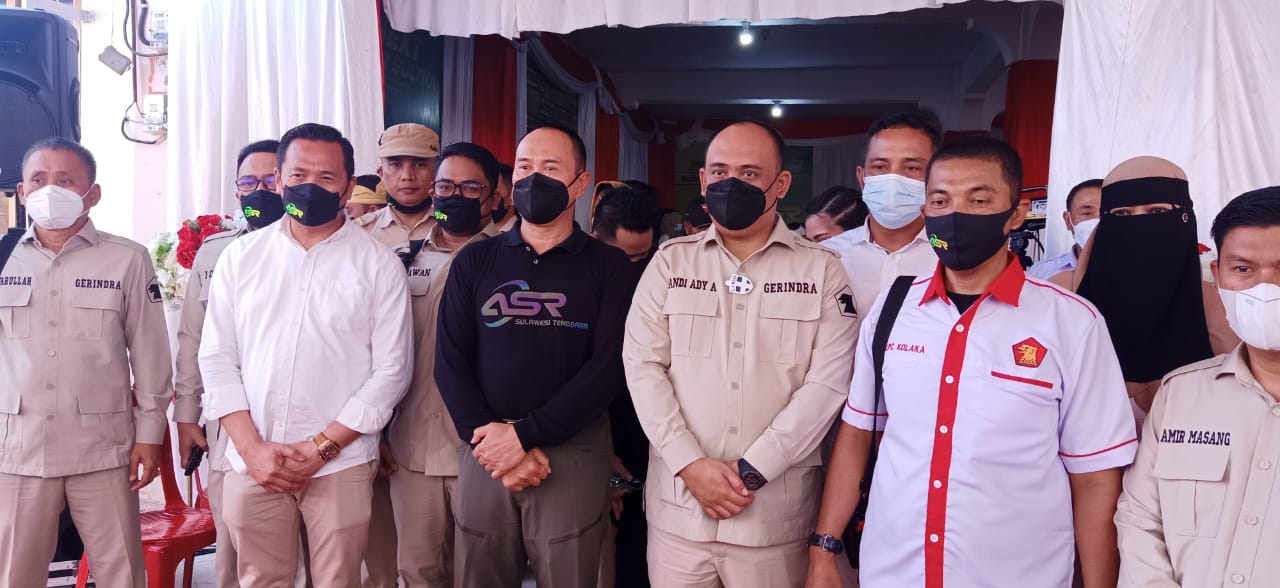 Foto Saat Mayjen TNI Purnawirawan Andi Sumangerukka meresmikan Kantor Partai Gerindra sekaligus sebagai Posko pemenangan ASR Di Kolaka
