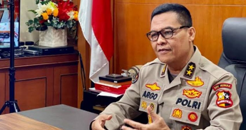 Polri Gelar Upacara Korps Raport Tujuh Jenderal