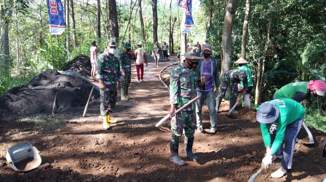 Danramil 08/Keling Turun Langsung ke Lokasi TMMD Sengkuyung Tahap II Desa Kunir