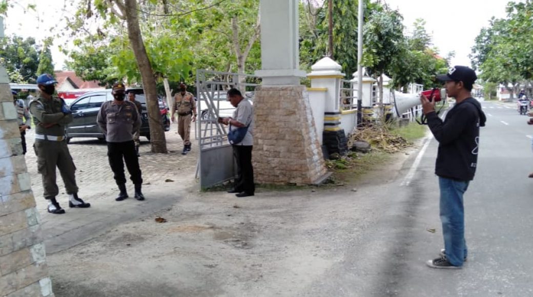Aksi Koalisi Parlemen Jalan Soal Program 100 Hari Haliana-Ilmiati Daud