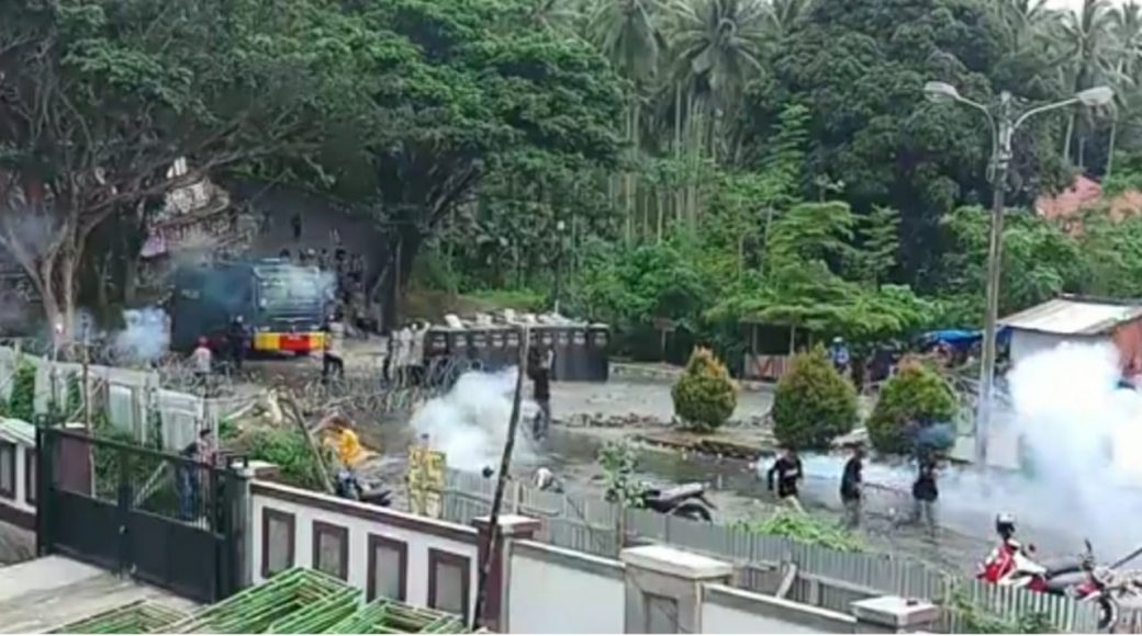 Demo Pengrusakan Makam Leluhur di Kolut, Satu Polisi Kritis