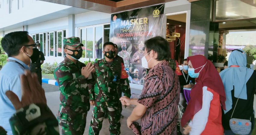 Dandim 0719/Jepara Tinjau Pelaksanaan Serbuaan Vaksin di Perusahaan
