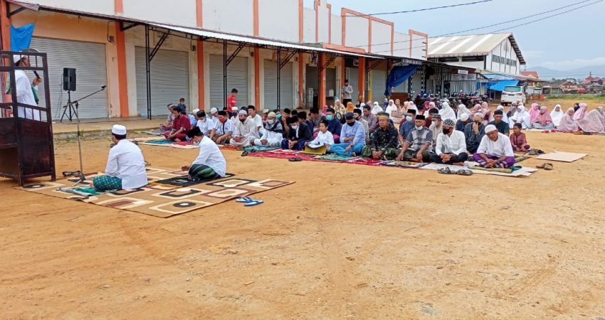 Pedagang Pasar Pomalaa Gelar Shalat Idul Adha 1442 H 1442 H