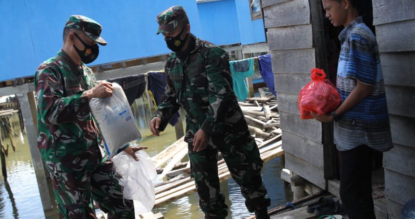 Suku Bajo Soropia Terima 350 Paket Sembako