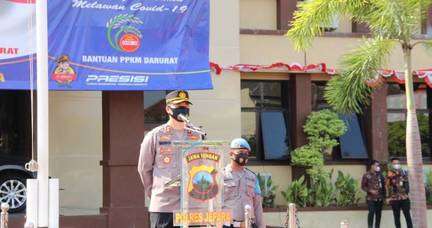 Polres Jepara Salurkan Bansos ke Ojol dan Sopir Angkot Terdampak PPKM