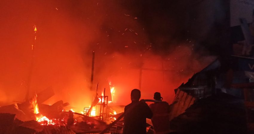 Si Jago Merah Hanguskan 7 Petak Bangunan di Sekitar Kawasan Pasar Baru Kendari