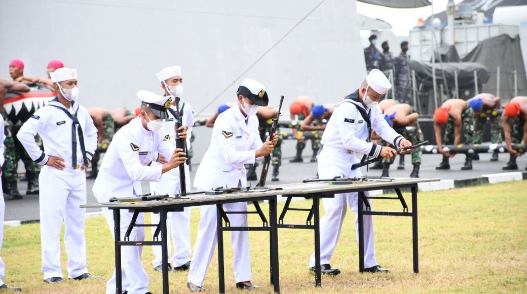 Siswa Satdik-2 Kodiklat TNI AL Makassar Tampilkan Atraksi Memukau saat Pelantikan