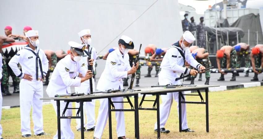 Siswa Satdik-2 Kodiklat TNI AL Makassar Tampilkan Atraksi Memukau saat Pelantikan