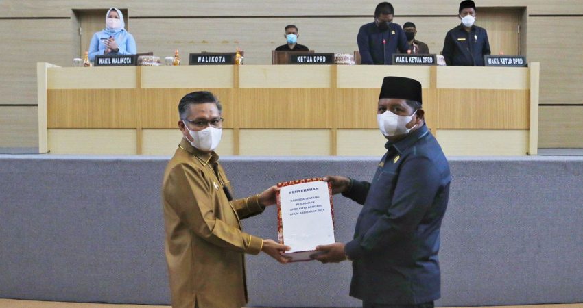 Hadiri Paripurna Dewan Kota, Ini Jawaban Walkot Kendari Atas Pandangan Umum Fraksi Terhadap Raperda Perubahan APBD 2021