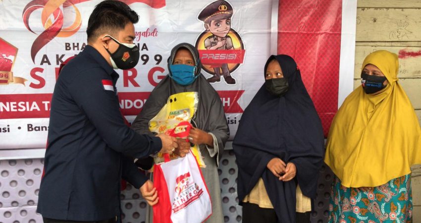 Alumni AKABRI 1996 Gelar Vaksinasi Massal dan Bagi Sembako Warga Kendari