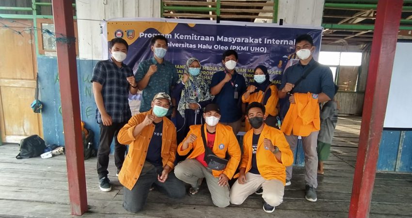 Tim Pengabdian Internal UHO Gelar Pelatihan Medsos dan Marketplace untuk UMKM di Desa Atas Laut Torokeku