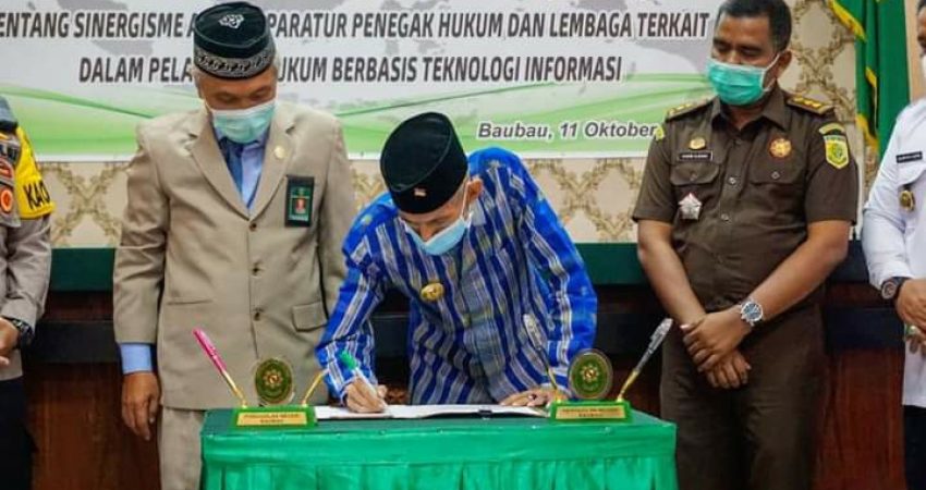 Wali Kota Baubau Teken MoU Aplikasi e-Pandu