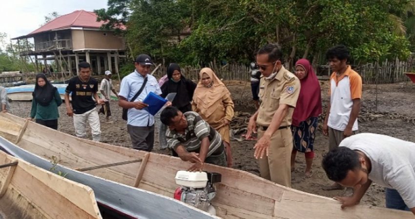 Tingkatkan Perekonomian Masyarakat, Pemdes Lakawoghe Distribusi Sarana Penangkapan Ikan